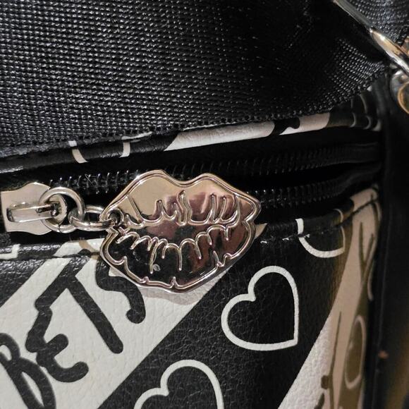 Betsey Johnson Duffle Bag - Picture 5 of 10